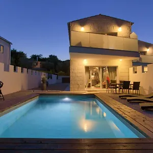 Pax Villa